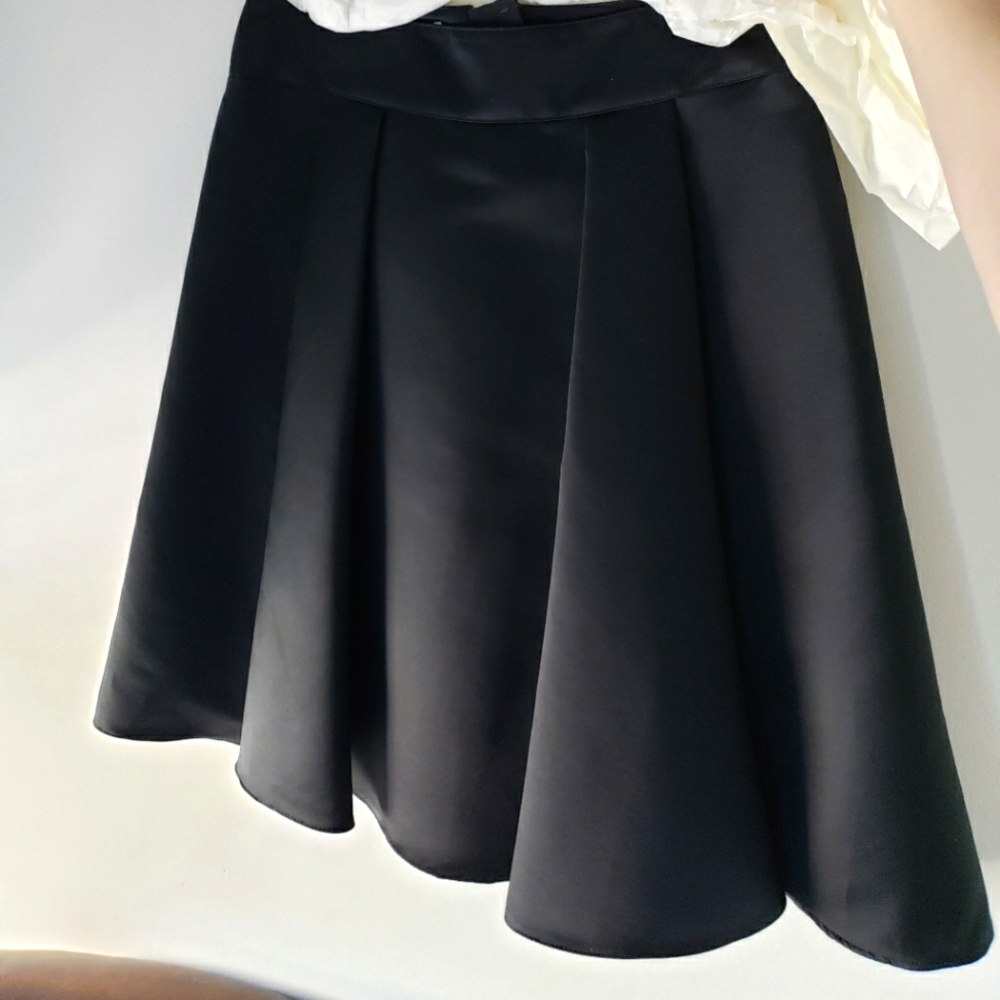 Armani Collezioni Satin/silk skirt, Size 2 black